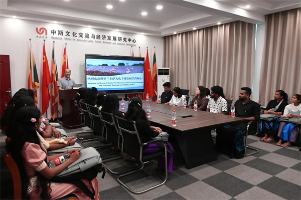 黄冈师范学院举办2025年斯里兰卡萨伯勒格穆沃大学孔子课堂研学营_fororder_225