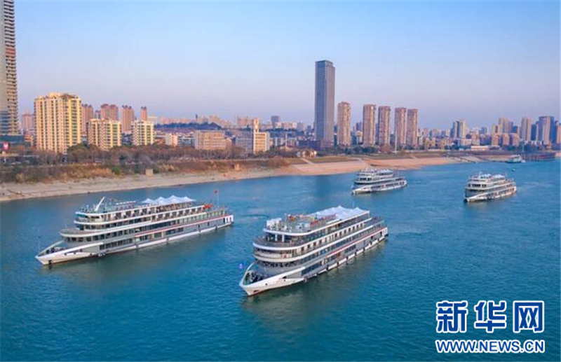 船游三峡 风光何止“一轮”_fororder_20250923d3ac8d54a82944348831cc48bf59c80c_202509231ad1aa614eba476ea56dcfe4e34ed8ec