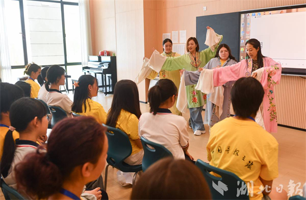 5国华裔青少年开启10天荆楚文化之旅