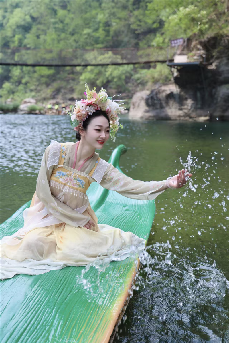 “上山下水”觅清凉 暑期襄阳文旅市场热力十足_fororder_微信图片_20250815143817