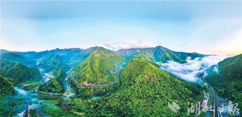 风景变“钱景” 十堰美丽公路成为致富路_fororder_4afb125c584342f28759b17325f56eee