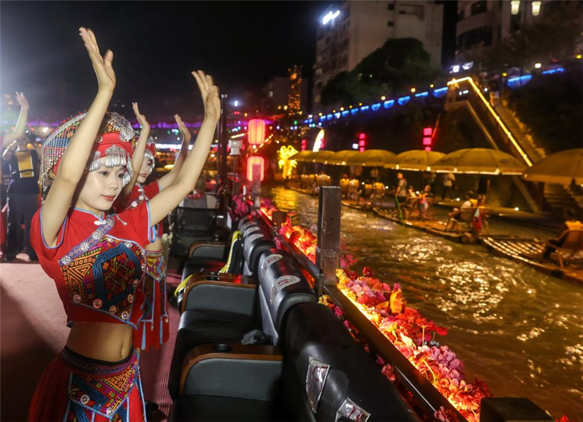 湖北宣恩：一河夜色起 精彩夏日游_fororder_20250710f5191c79d39242c9850477fce27886df_c41aa02898d74be88b4179e236f5cd73
