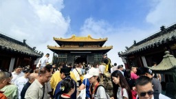 百余名境内外旅行商及行业代表探秘武当