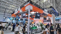 多款新品首发 “湖北天团”亮相世界机器人大会