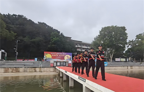 武汉万名保安值守双节 织密城市安全网向祖国献礼_fororder_图片29
