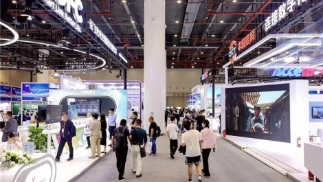 第20届光博会点亮“世界光谷” 6.9万人次体验赛博光谷、人文之美