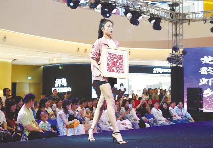 “潜江裁缝”抢滩全球高端户外服市场