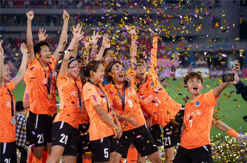 新时代铿锵玫瑰勇攀高峰——从“五连冠”到亚洲之巅 武汉女足诠释英雄城市精神特质_fororder_c0bfa8eb52e9c8e1ca9301e8c5e939b3