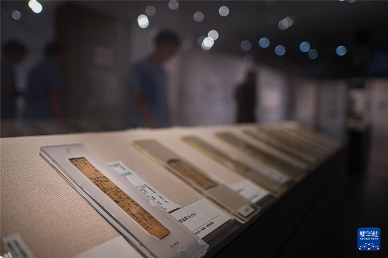“家国信史——长江中游简牍文物展”在武汉开幕_fororder_04