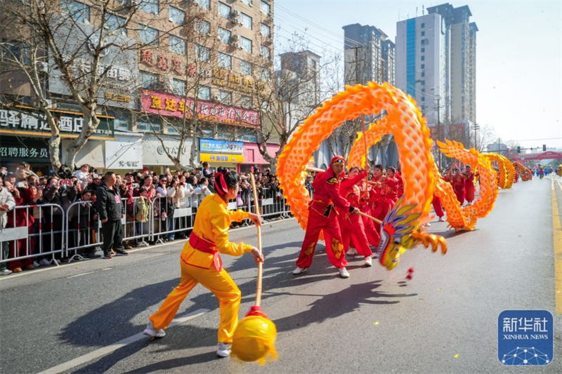 湖北荆州：民俗巡游年味浓_fororder_9958d3bb1d1745689629f1f3a6f7276f