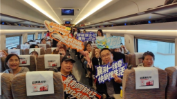 襄荆高铁首个千人专列旅行团抵襄