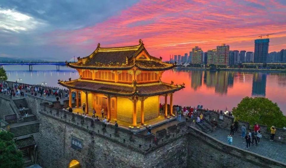 千年古城VS现代狂欢 襄阳打造盛夏“水陆诗”立体亲子游