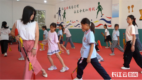 宜昌长阳：非遗正青春 土家少年接棒文化传承_fororder_4bb3bb26594980c4f6d0de3271ee06b8