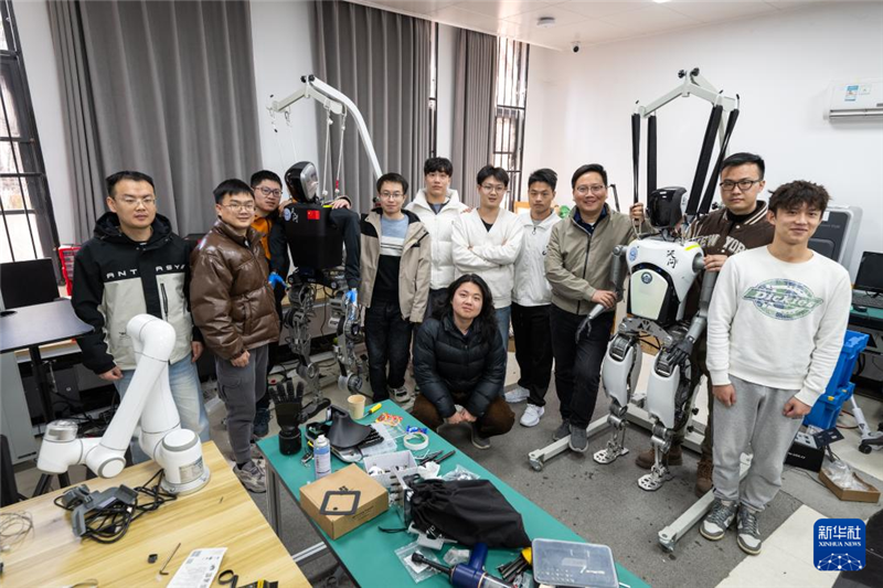 湖北：新生代科研力量助推人形机器人加速成长_fororder_202507018de6a4db5aa547c1965d82e8608b1946_20250701cf4b0b240a704094a065dcddeff18321