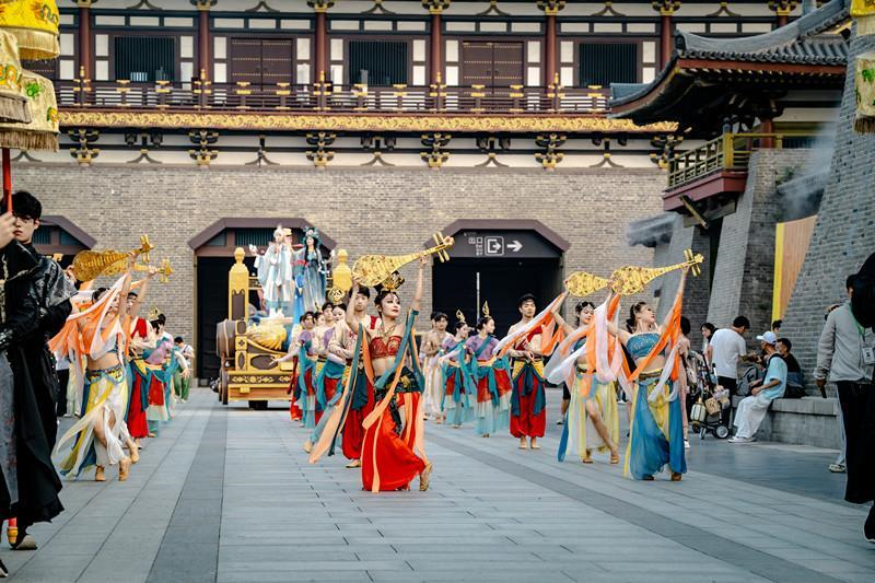 文旅大V探访夜游标杆唐城 国风电音泼水节引爆万人狂欢_fororder_31556f8fe6ad464599fe82ce09583348