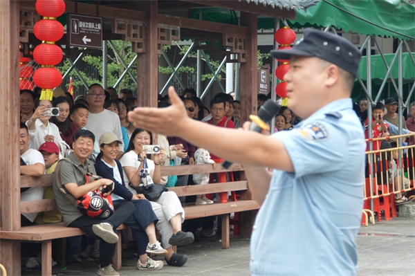 湖北长阳：政企联动守护“双节”旅途_fororder_图片46