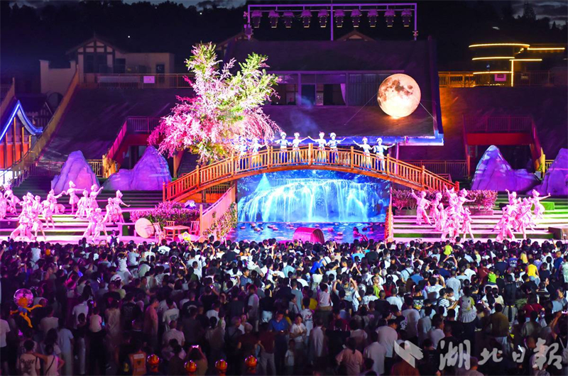 湖北恩施:浪漫女兒會 文旅消費熱