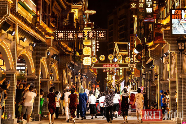 湖北竹溪武陵不夜城点亮山城夜经济_fororder_13ad06ef83f04d6d9b3f24175ecb4170