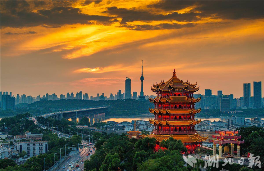 晚霞中的黄鹤楼迎来重建开放40周年_fororder_02