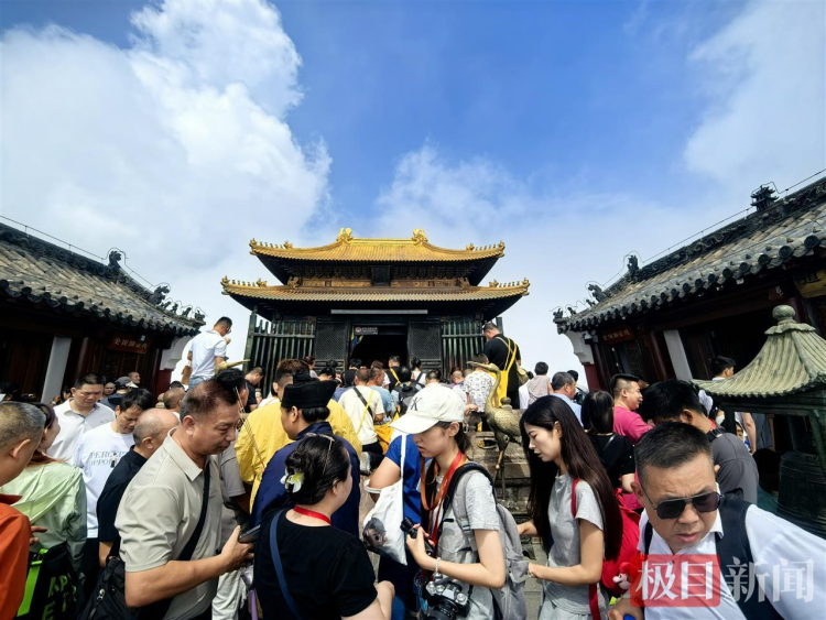 百余名境内外旅行商及行业代表探秘武当_fororder_bbd4f78f627c4e8a990fe4004259e528