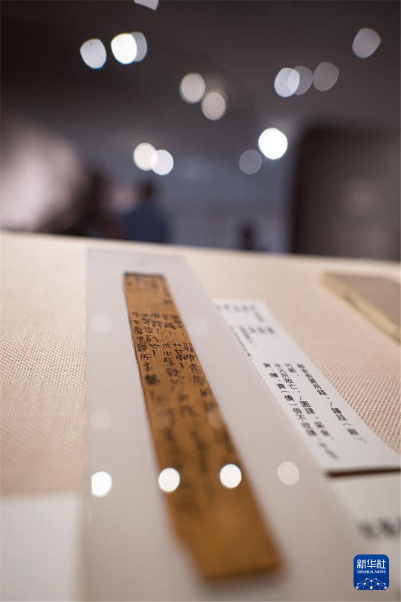 “家国信史——长江中游简牍文物展”在武汉开幕_fororder_06