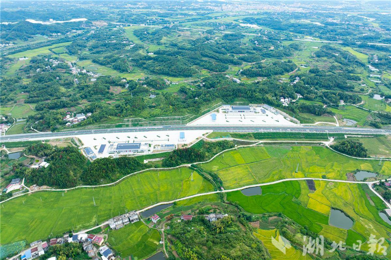 湖北32个省际高速出口畅通“一小时经济圈”_fororder_04