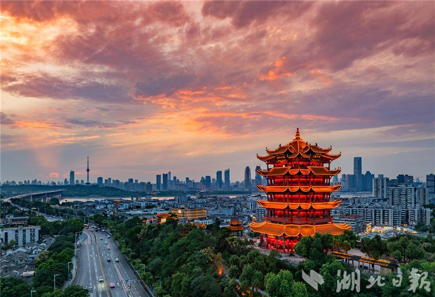 晚霞中的黄鹤楼迎来重建开放40周年_fororder_01