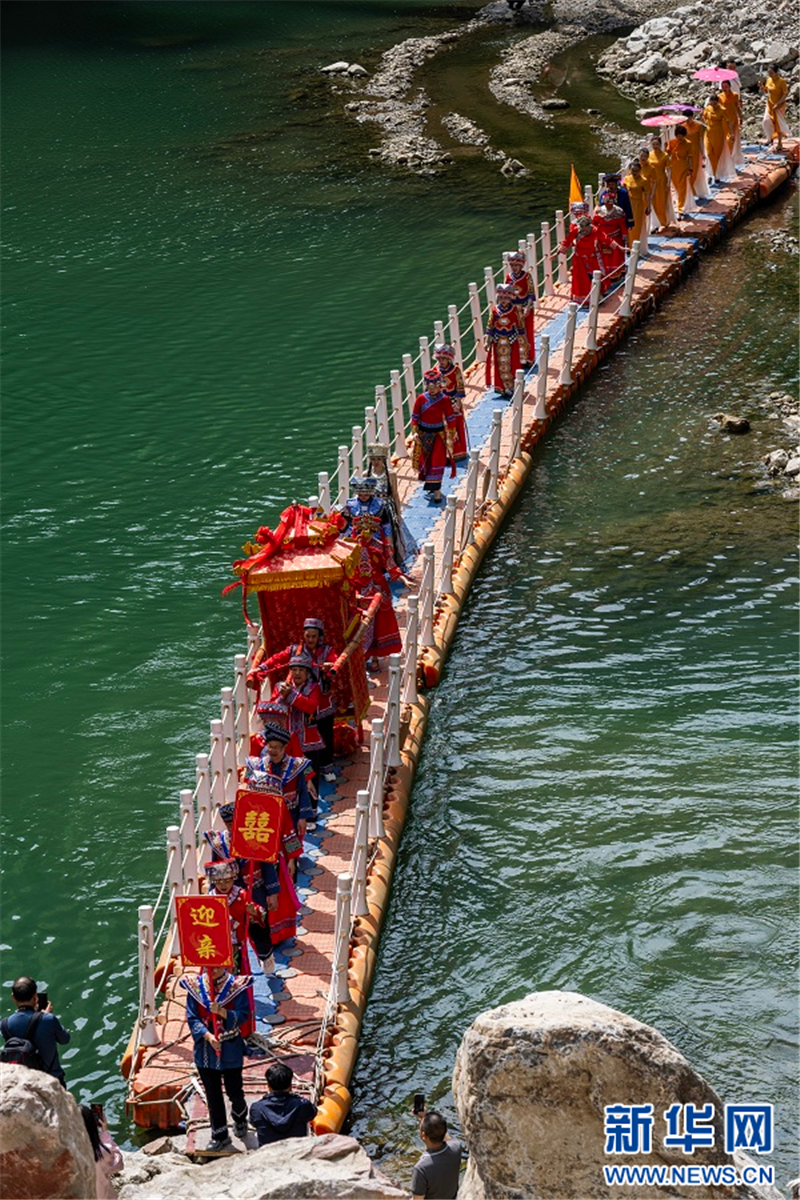 湖北恩施：民俗文化赋能山水旅游_fororder_20250423f9796e391c7f4cd090b292b7d3fa7e85_20250422c4b26c3c03a84bf3aeb99518c0a5fe0c