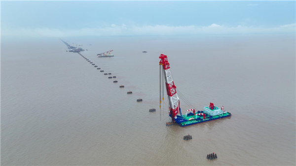 世界最长高速跨海铁路大桥海中引桥钢管桩完成沉放_fororder_图片9
