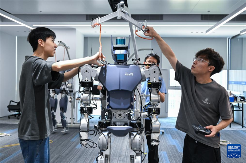 湖北：新生代科研力量助推人形机器人加速成长_fororder_202507018de6a4db5aa547c1965d82e8608b1946_20250701f69e4839eebc421dba1b242fa4a76045