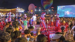 湖北恩施：浪漫女儿会 文旅消费热