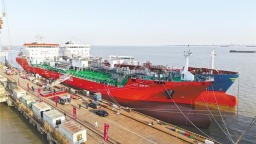 “武船造”万吨巨轮再交一艘