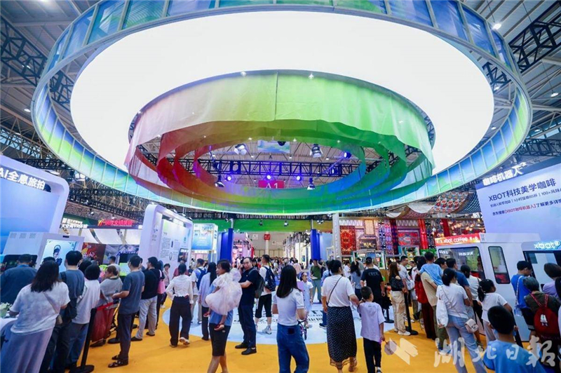 火爆！文旅产业博览会三天迎客22.5万人次 集中签约超230亿元_fororder_7fa68cd2d707401baee30502dfdedd01