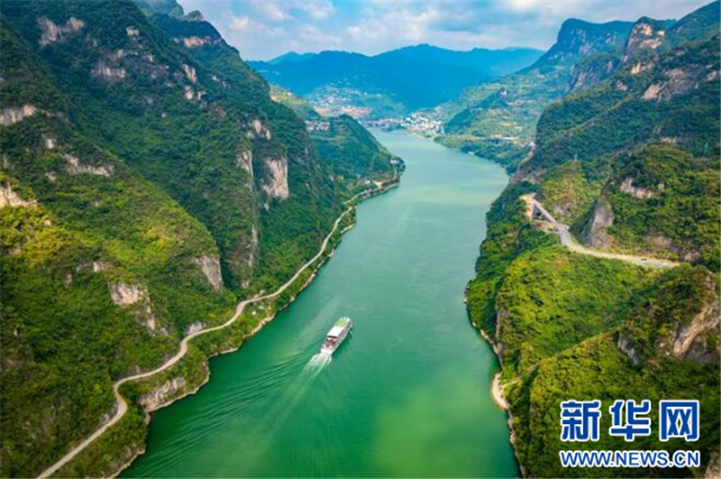 船游三峡 风光何止“一轮”_fororder_20250923d3ac8d54a82944348831cc48bf59c80c_2025092354d9bac4948d499ea0ab00ce5c7c49b4