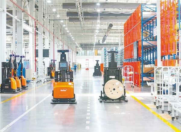 领航级智能工厂数量全国第一 武汉率先布局“AI 制造”全链条_fororder_微信图片_2025-11-06_094152_485