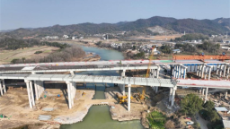 中建二局通修高速公路项目钢混组合梁安装工程圆满完成