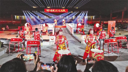 “钟鸣楚天元宵夜”主题灯会上演