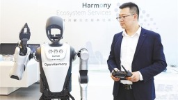 机器人管家未来能与万物对话 最大鸿蒙创新中心在汉建成