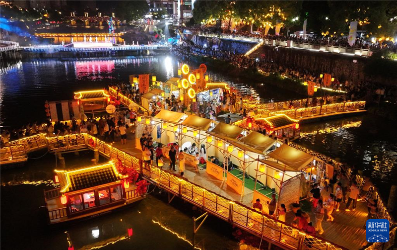 湖北宣恩：“水上市集”烟火足_fororder_20250810451ad114c24d479eb38a0562be4e8770_20250810a61401cce2014ccd9a57316f3b4f9c38