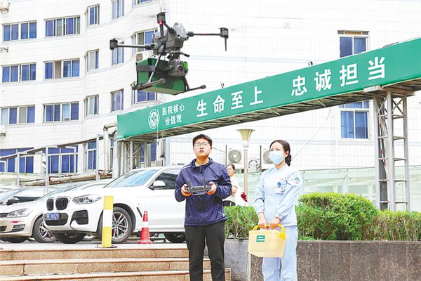 襄阳无人机转运医疗标本首飞告捷_fororder_01