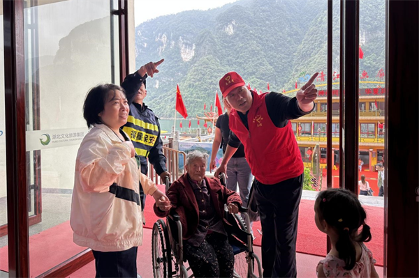 湖北长阳：政企联动守护“双节”旅途_fororder_图片45