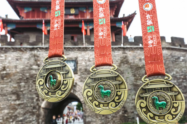 湖北襄阳：各路英雄齐聚 打造别样“襄马江湖”_fororder_图片1