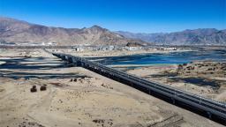 拉萨聂当特大桥建成通车