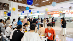 开学第一餐学校请客！武汉商学院免费午餐“暖胃”更“暖心”