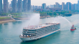 湖北宜昌：长江首艘空间智能游轮建成抵港