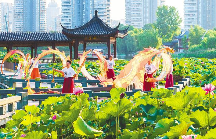 从百湖之市到千园之城——一座超大城市的美丽生活