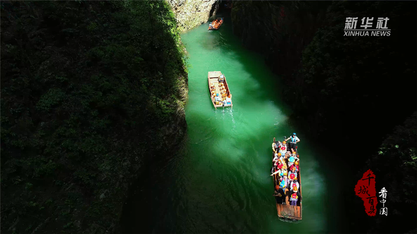 千城百县看中国｜湖北鹤峰：屏山峡谷把夏日滤成翡翠色的光_fororder_20250615fb5b5527735342b3afb78f9a64c5ec34_a4512d00df7b4dae900af2940a972970