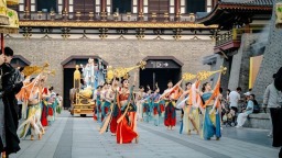 文旅大V探访夜游标杆唐城 国风电音泼水节引爆万人狂欢