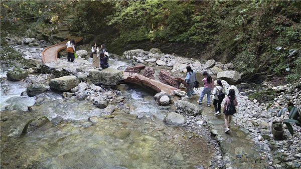 文艺buff叠满 国庆中秋“超级黄金周” 湖北旅游订单同比涨44%_fororder_4f09dbfc43cc42f0af2d58ea57f0b0d5