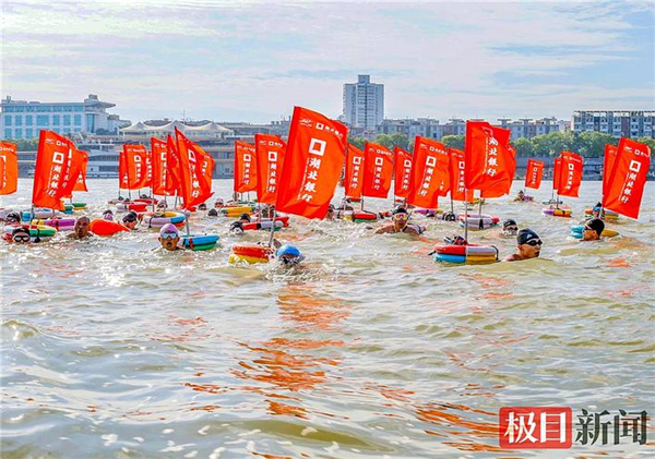 第50届武汉渡江节试渡圆满举行_fororder_微信图片_20250710094201